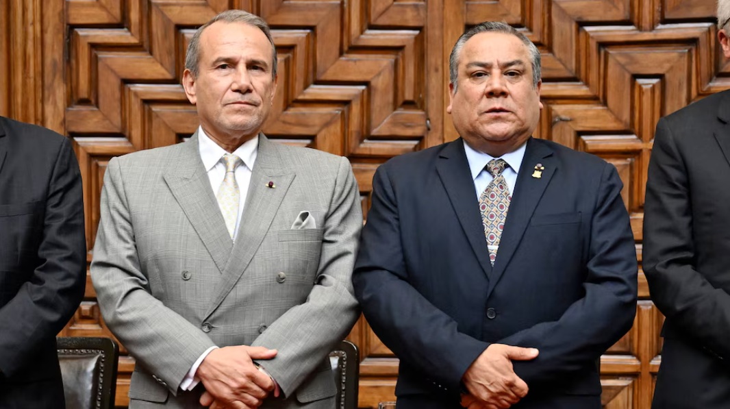 Los embajadores políticos aún no renuncian