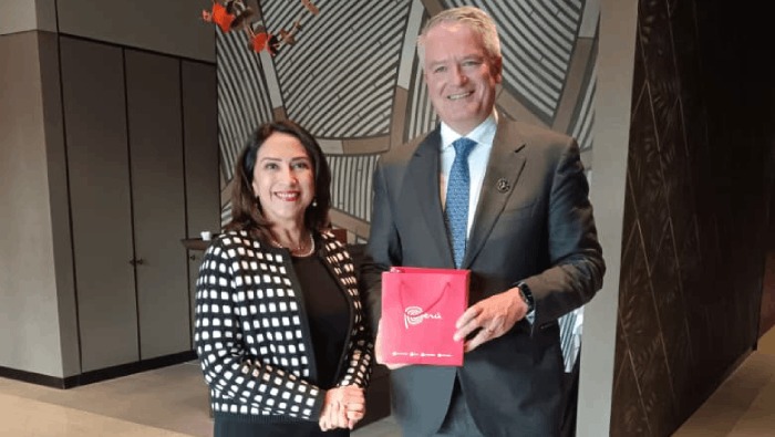 Teresa Mera Gómez y Mathias Cormann