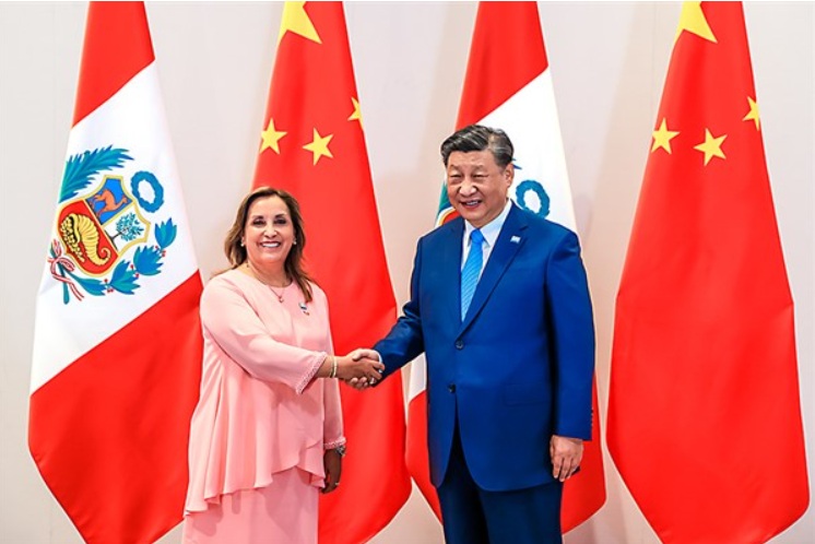 Dina y China