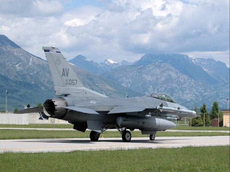 F-16 aterrizando