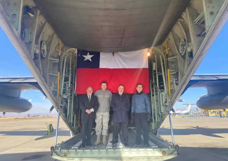 Avión de ayuda chileno