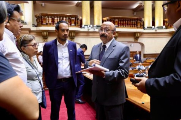 Oscar Reto con dirigentes de Piura